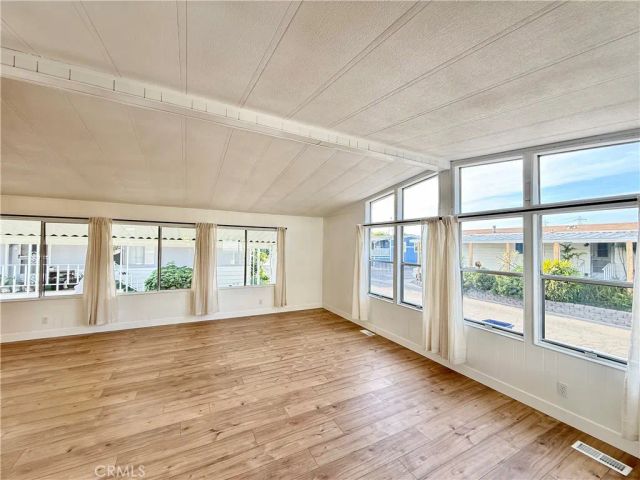 3595 Santa Fe 213, Long Beach, CA 90810
