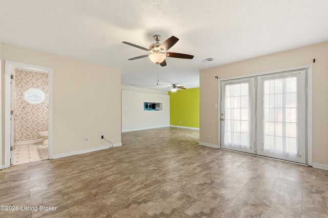 203 Lesane Ct, Louisville, KY 40214