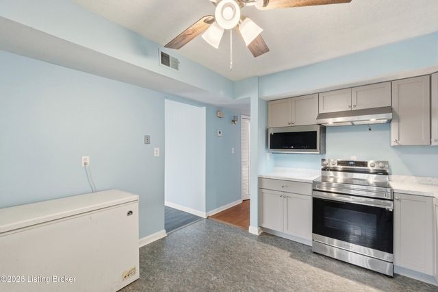 203 Lesane Ct, Louisville, KY 40214