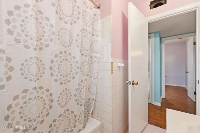 203 Lesane Ct, Louisville, KY 40214