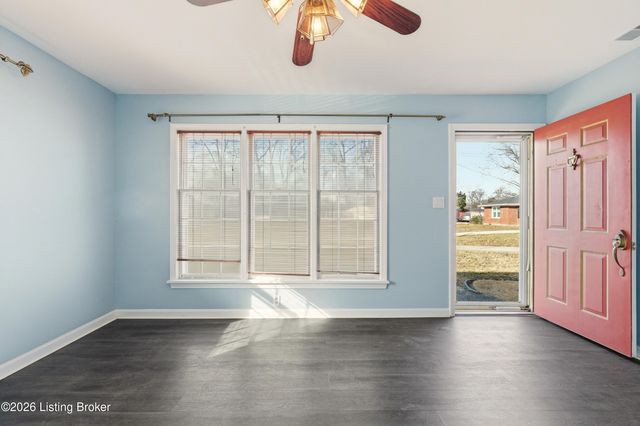 203 Lesane Ct, Louisville, KY 40214