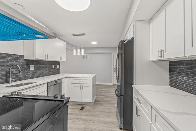 12 HOLBROOK LN, Willingboro, NJ 08046