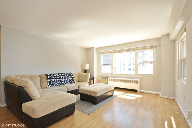2909 N Sheridan Road 703, Chicago, IL 60657