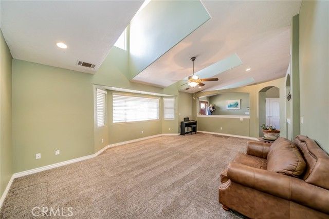 10636 Larch, Oak Hills, CA 92344