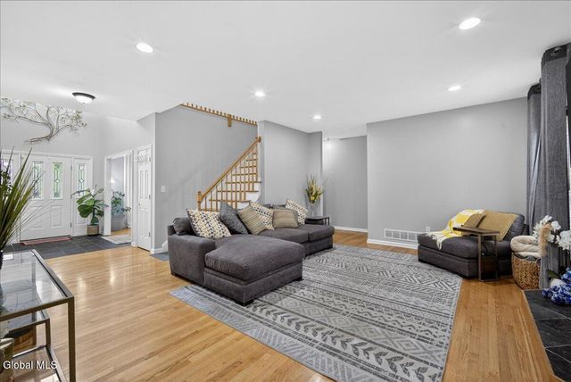 2015 Dobie Lane, Guilderland, NY 12303