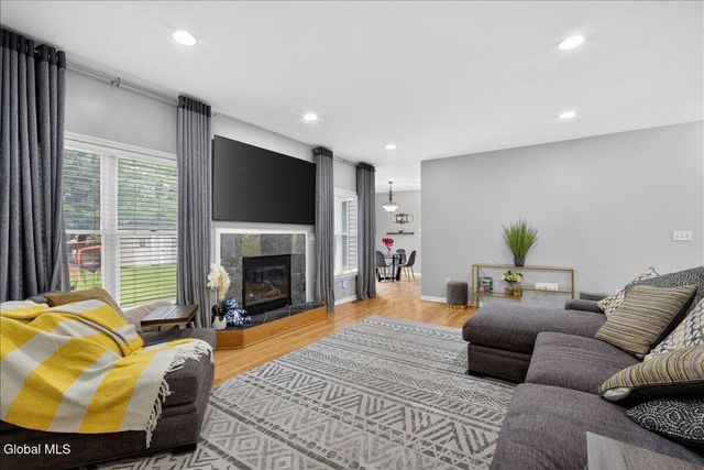 2015 Dobie Lane, Guilderland, NY 12303
