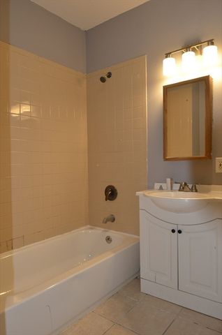 68 Elm St B, Marlborough, MA 01752