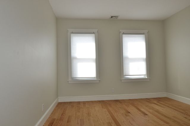 68 Elm St B, Marlborough, MA 01752