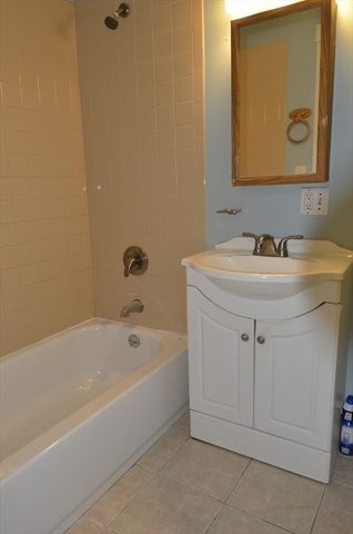 68 Elm St B, Marlborough, MA 01752