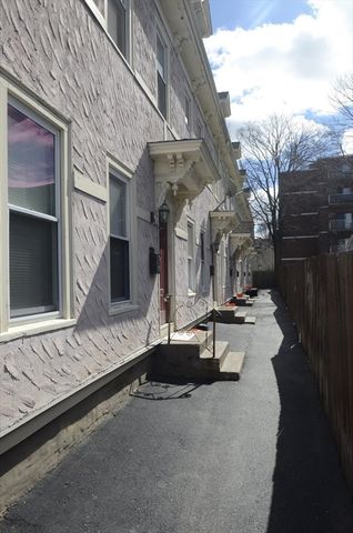 68 Elm St B, Marlborough, MA 01752