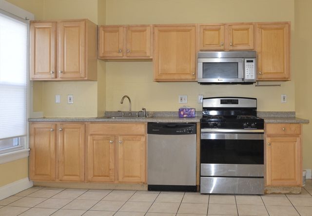 68 Elm St B, Marlborough, MA 01752