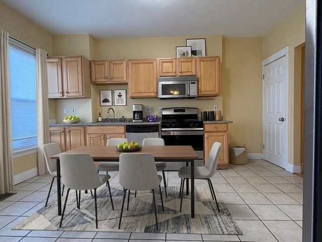 68 Elm St B, Marlborough, MA 01752