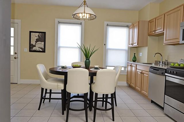 68 Elm St B, Marlborough, MA 01752