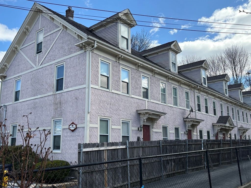 68 Elm St B, Marlborough, MA 01752