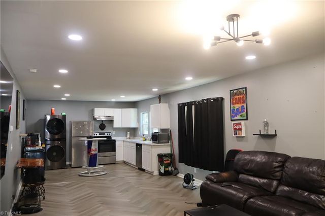 305 E Division Avenue, Salisbury, NC 28144
