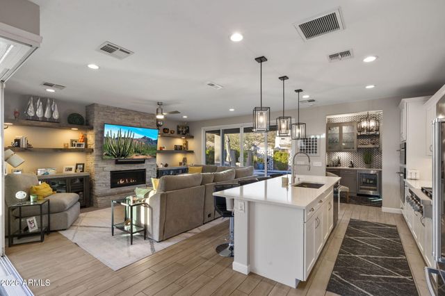 2248 E Questa Drive, Phoenix, AZ 85024