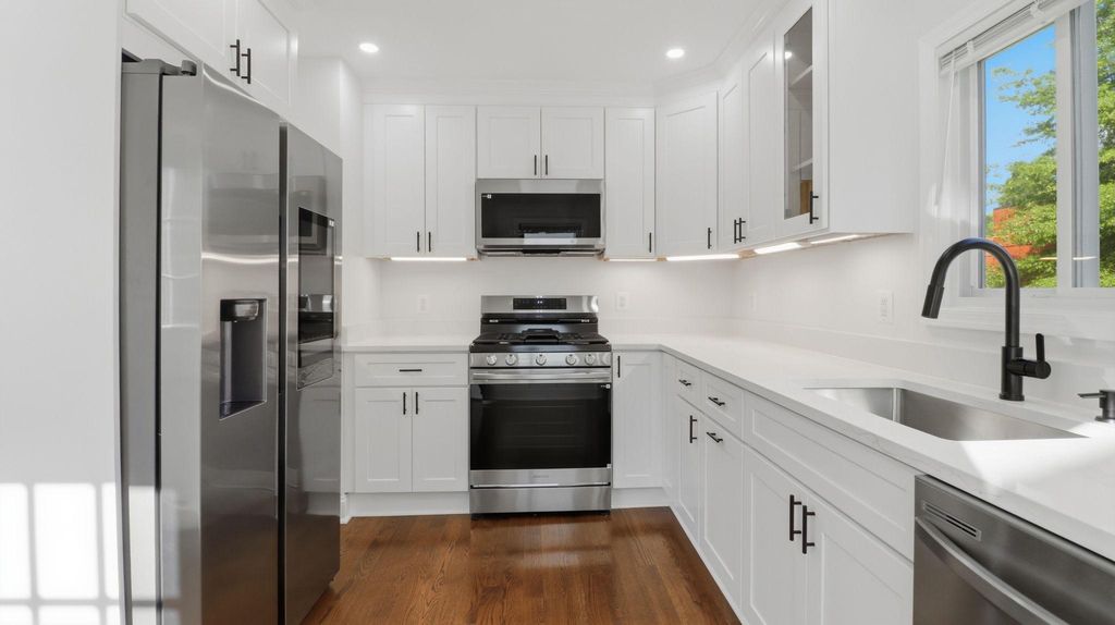 Image 11 of property listing at 5633 JAMESTOWN RD, Hyattsville, MD 20782