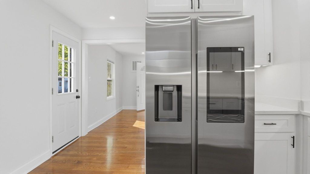 Image 12 of property listing at 5633 JAMESTOWN RD, Hyattsville, MD 20782