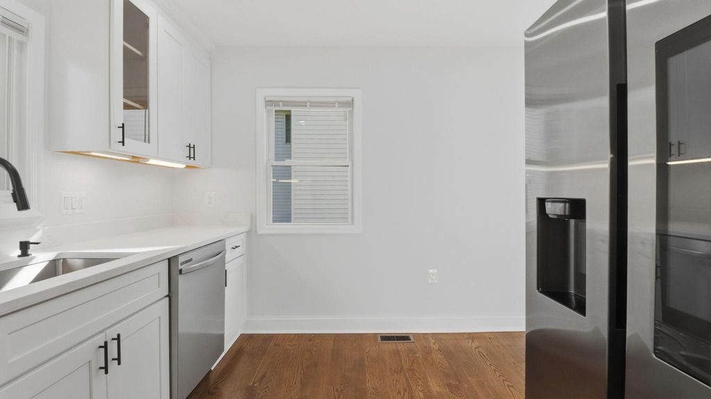 Image 13 of property listing at 5633 JAMESTOWN RD, Hyattsville, MD 20782