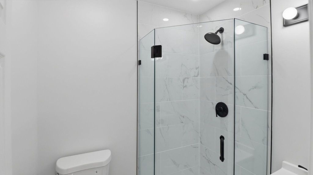 Image 14 of property listing at 5633 JAMESTOWN RD, Hyattsville, MD 20782