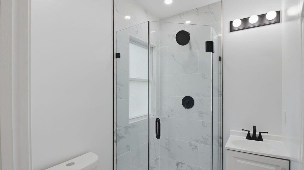 Image 18 of property listing at 5633 JAMESTOWN RD, Hyattsville, MD 20782