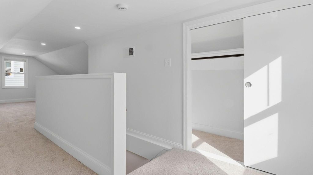 Image 25 of property listing at 5633 JAMESTOWN RD, Hyattsville, MD 20782