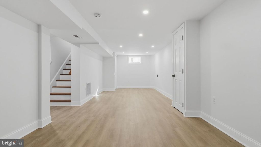 Image 29 of property listing at 5633 JAMESTOWN RD, Hyattsville, MD 20782