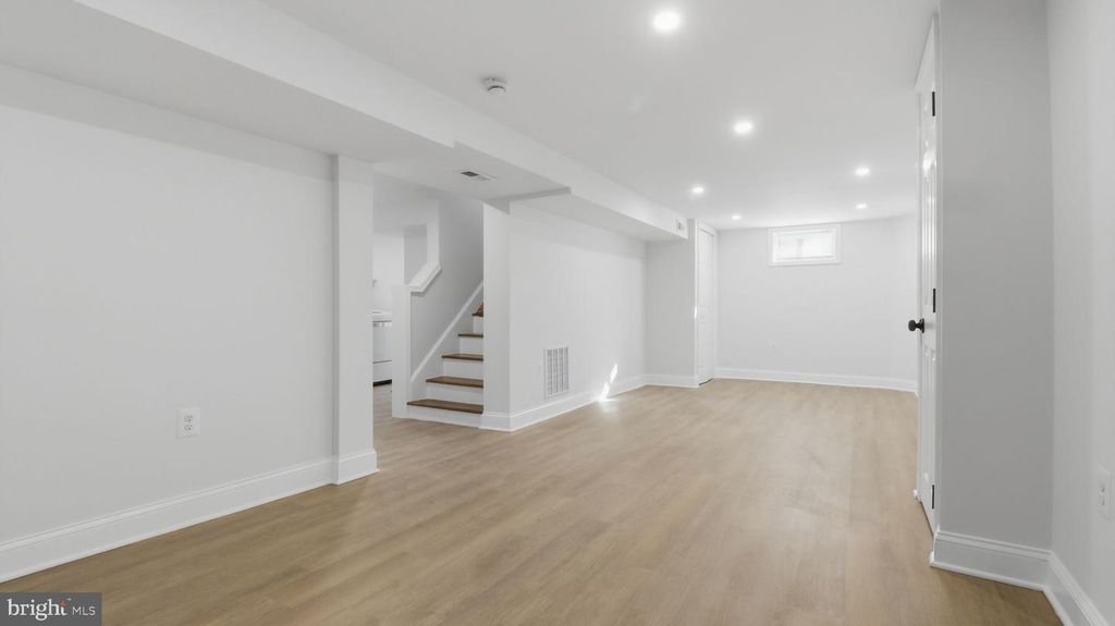 Image 30 of property listing at 5633 JAMESTOWN RD, Hyattsville, MD 20782