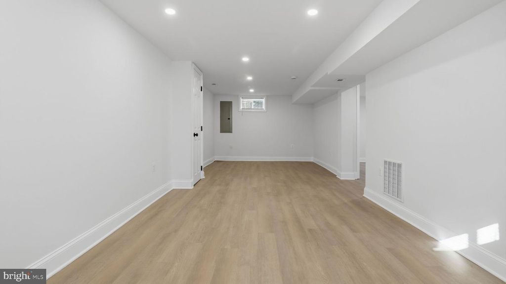 Image 31 of property listing at 5633 JAMESTOWN RD, Hyattsville, MD 20782