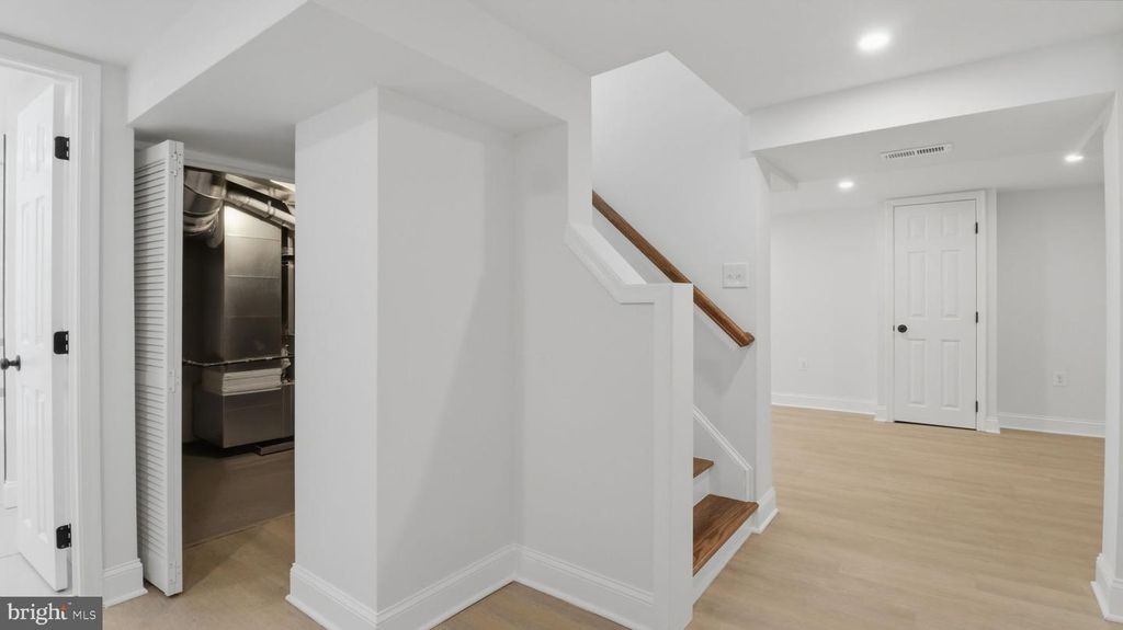 Image 32 of property listing at 5633 JAMESTOWN RD, Hyattsville, MD 20782