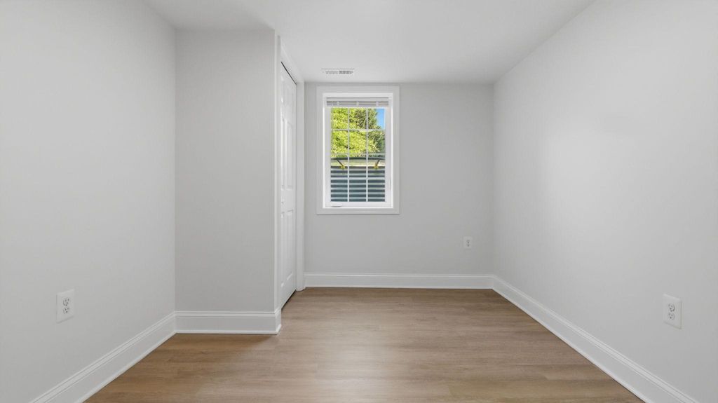 Image 39 of property listing at 5633 JAMESTOWN RD, Hyattsville, MD 20782