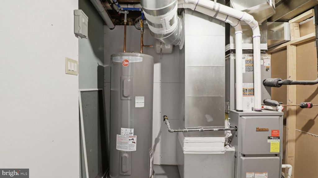 Image 40 of property listing at 5633 JAMESTOWN RD, Hyattsville, MD 20782