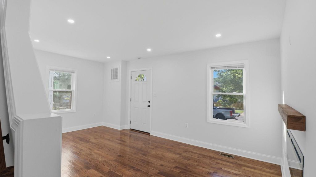 Image 8 of property listing at 5633 JAMESTOWN RD, Hyattsville, MD 20782