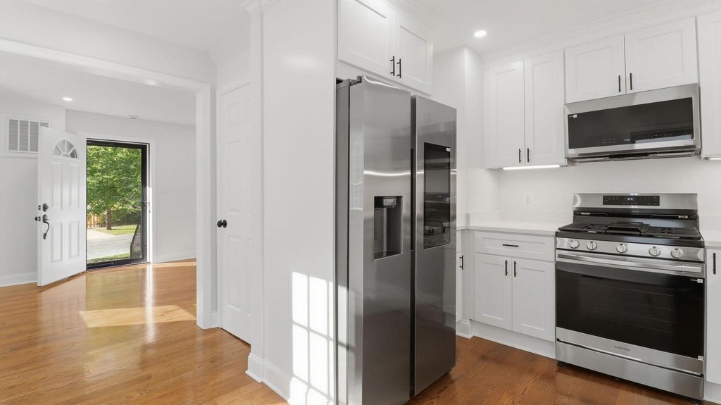 Image 9 of property listing at 5633 JAMESTOWN RD, Hyattsville, MD 20782