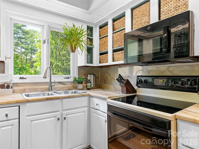 101 Beaver Ridge Road, Asheville, NC 28804
