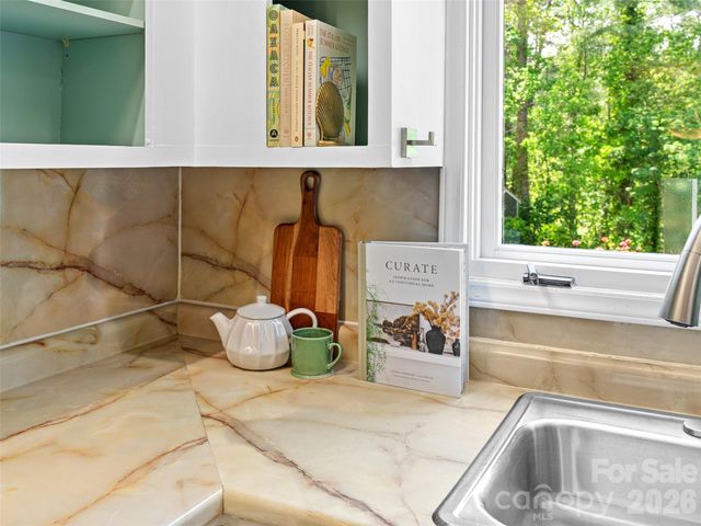 101 Beaver Ridge Road, Asheville, NC 28804