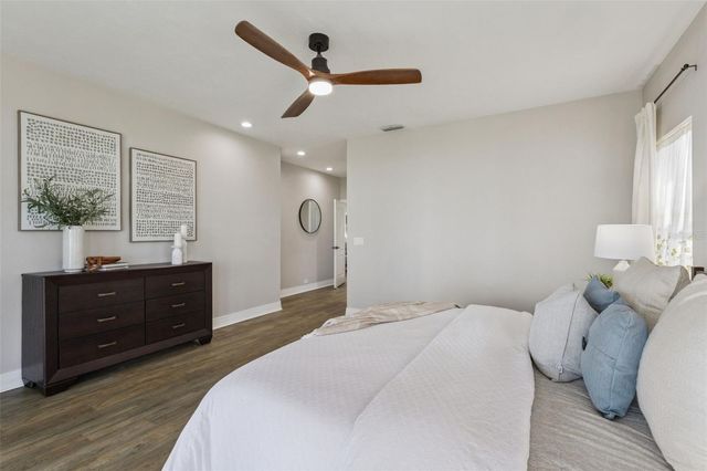 303 WATERWOOD DRIVE, Yalaha, FL 34797