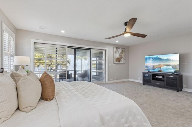 303 WATERWOOD DRIVE, Yalaha, FL 34797