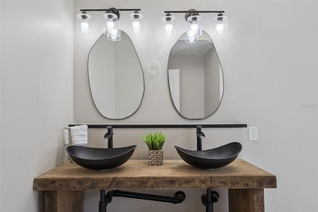 303 WATERWOOD DRIVE, Yalaha, FL 34797