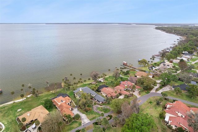 303 WATERWOOD DRIVE, Yalaha, FL 34797