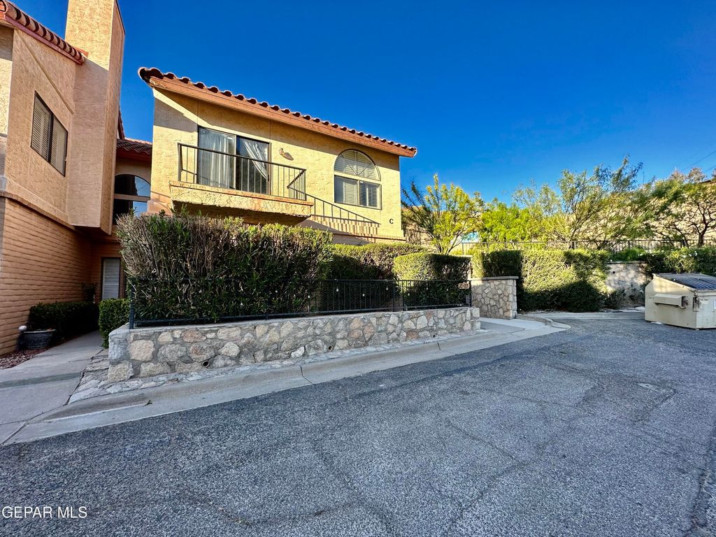 4614 N Stanton Street C-17, El Paso, TX 79902