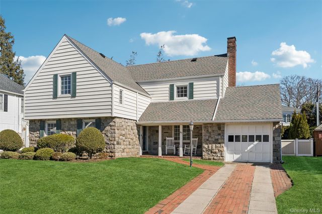 87 Wyatt Road, Garden City, NY 11530