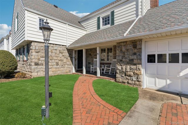 87 Wyatt Road, Garden City, NY 11530