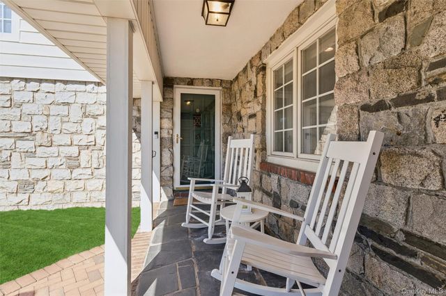 87 Wyatt Road, Garden City, NY 11530