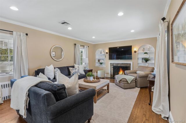 87 Wyatt Road, Garden City, NY 11530