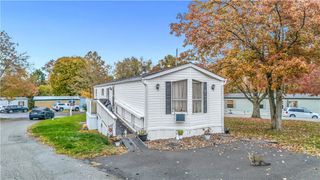 216 Blossom Ln, Economy, PA 15143