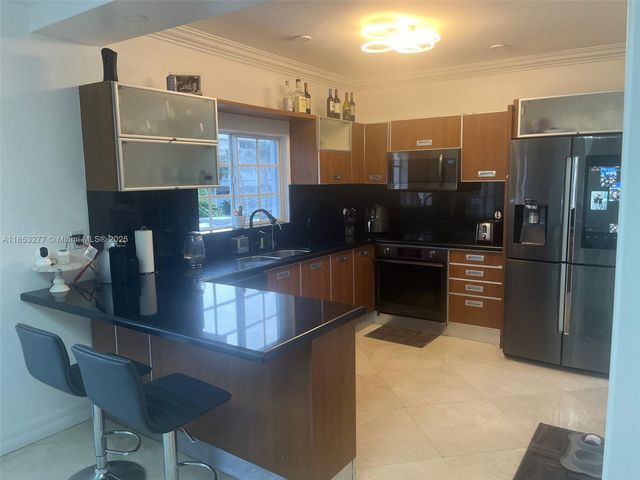 3915 NE 168th St 3915, North Miami Beach, FL 33160