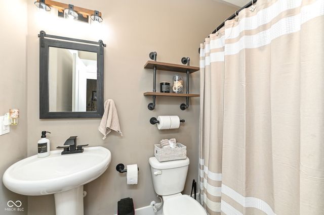 1664 Devonshire Avenue, Avon, IN 46123