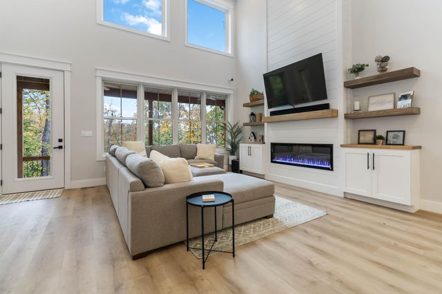 368 Peach Tree Lane, Russell Springs, KY 42642