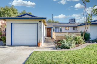 2542 E Ashcroft Avenue, Fresno, CA 93726